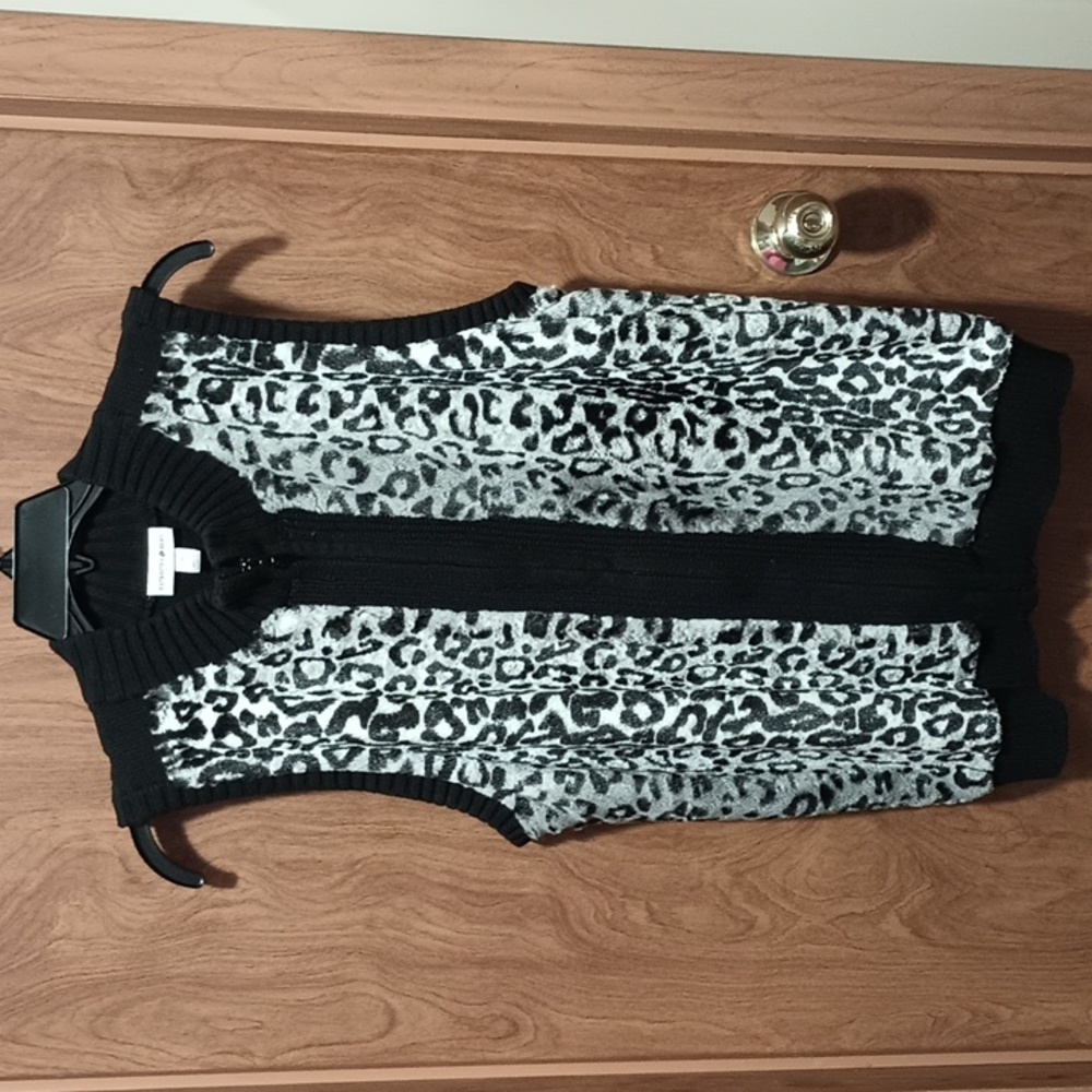 Fashion Bug Black Gray Cheetah Animal Print Sweater Vest Jacket NWT Sz Large